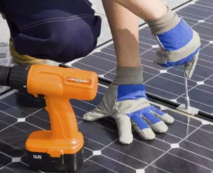 Pose de la photocellule dans un cadre en aluminium