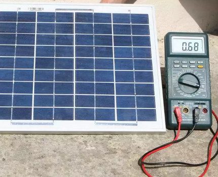 Ampèremètre domestique en fonctionnement