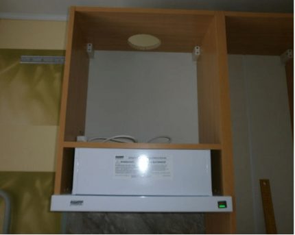 Recursos de conexão do capuz embutido à fonte de alimentação Cabo de alimentação do capô