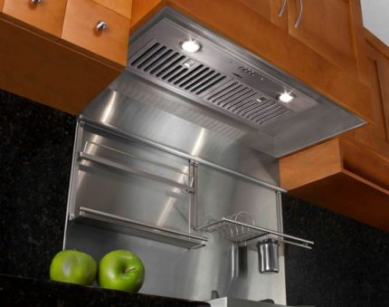 Le premier dans les hottes est un filtre pour piéger les graisses Filtre à graisses