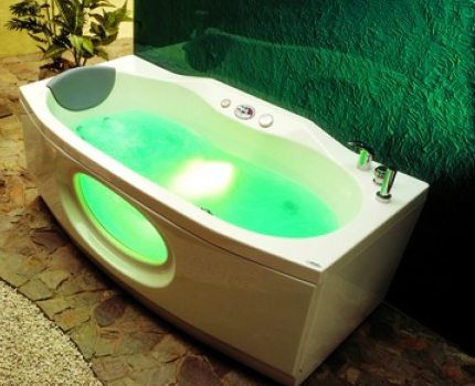 Baignoire en acrylique avec insert transparent Il est nécessaire de vérifier immédiatement l'équipement supplémentaire