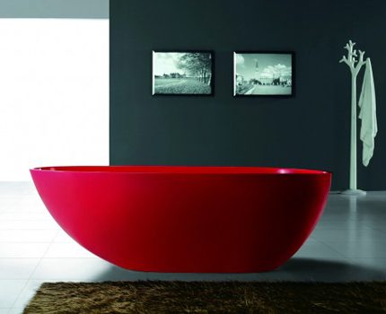 Baignoire en acrylique rouge vif: avantages et inconvénients de la conception Baignoires en acrylique coloré