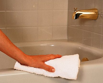 Avantages et inconvénients de prendre soin d'un bol de bain en acrylique Essuyez le bol à sec