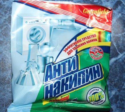 La poudre aidera à sauver le radiateur de l'échelle Poudre antitartre