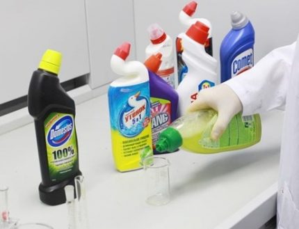 Produtos de limpeza para banheiros