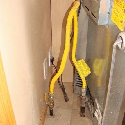 Der Balganschluss ist die beste Option, um den Ofen an das Gasnetz anzuschließen Balg Metallschlauch