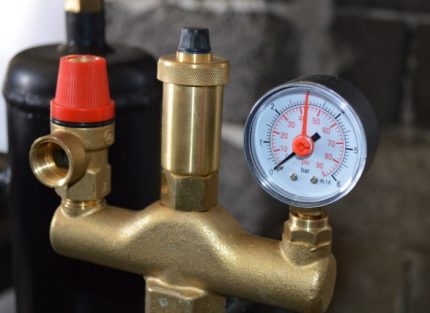 Pratique pour acheter un modèle avec un groupe de sécurité intégré Groupe de sécurité