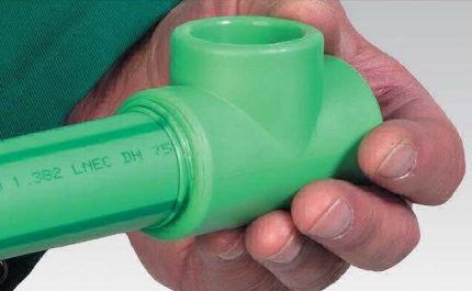 Connexion tuyau à té