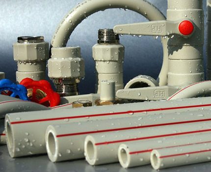 Les tuyaux en plastique ont fait leurs preuves dans le système de chauffage. Tuyaux en polypropylène