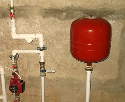 Pour le système de chauffage, sélectionnez le réservoir du volume requis Vase d'expansion