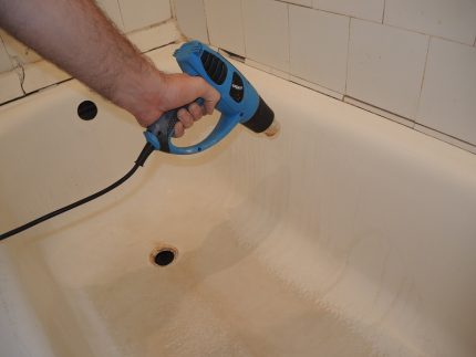 Besonderheiten der Beschichtung einer Badewanne mit Acryl Das Bad trocknen