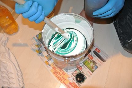 Das Verfahren zur Herstellung der Zusammensetzung für die Wiederherstellung des Bades mit Acryl Mischen Sie Acryl mit Härter