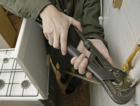 Si vous le souhaitez, vous pouvez connecter vous-même le gaz au poêle Connexion indépendante au poêle à gaz