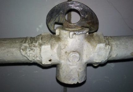 Nettoyage de la grue des dépôts