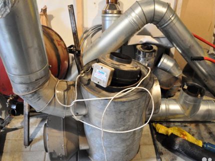 Selbstgemachte Waffeninstallation Selbstgemachte Waffeninstallation