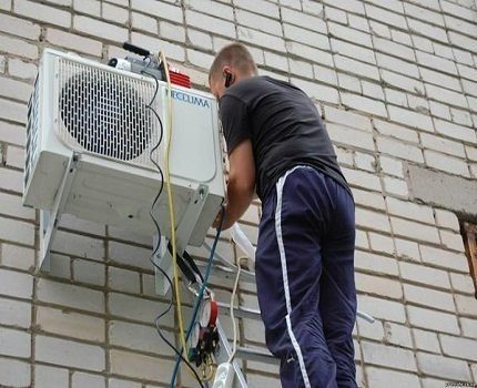 Installation correcte d'un système divisé Distance minimale entre les climatiseurs