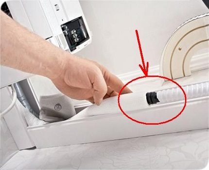 Ne pliez pas fortement le tuyau de vidange et laissez-le s'affaisser Tuyau de vidange