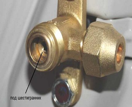 Le processus de vide est mieux fait avec une pompe à vide. Douille hexagonale