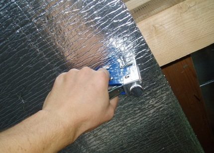 Reflektierende Bildschirmhalterung