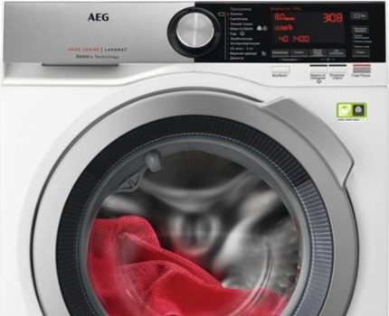 Les machines à laver AEG sont généralement blanches ou gris argenté Modèle AEG L7FBE48