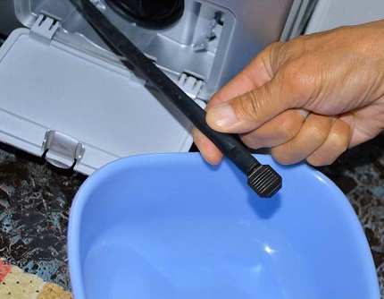 Tuyau d'urgence pour vidanger l'eau du réservoir de lavage Tuyau de vidange dans la boîte de service de la machine