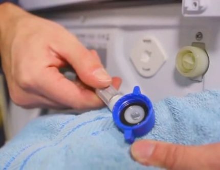 Nettoyage du tuyau d'arrivée Nettoyage du tuyau d'arrivée