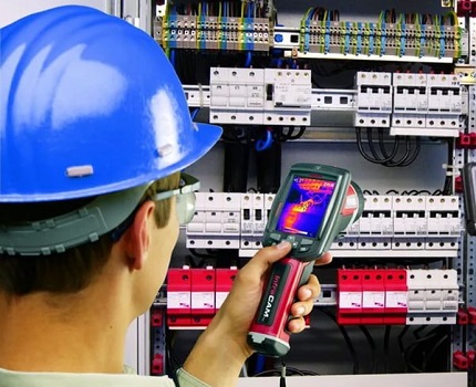 L'imageur thermique détectera la plupart des problèmes à l'intérieur de la maison. Vérifiez à l'intérieur de la maison