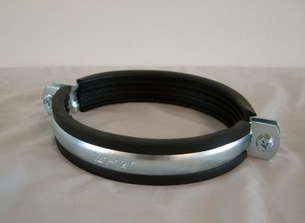 Trou dans le tuyau bien