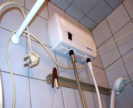 Banyo duşuna ani elektrikli su ısıtıcısı takma Tavana monte su ısıtıcısı