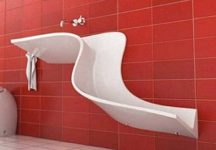 Waschbecken mit Abfluss für Bad Ungewöhnliche Schalenform