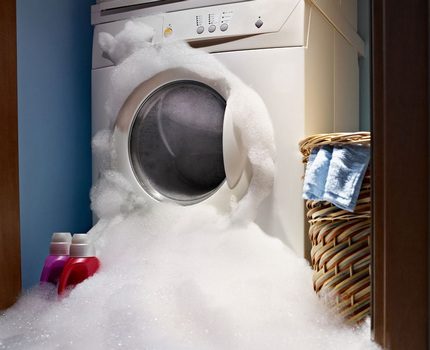 De la mousse est sortie de la machine à laver De la mousse est sortie de la machine à laver