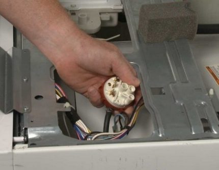 Plastic pressure switch