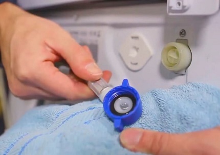 Nettoyage du filtre du tuyau d'eau Nettoyage du filtre du tuyau d'alimentation