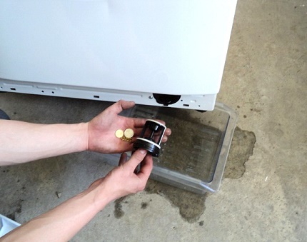 Pièces dans le filtre de vidange