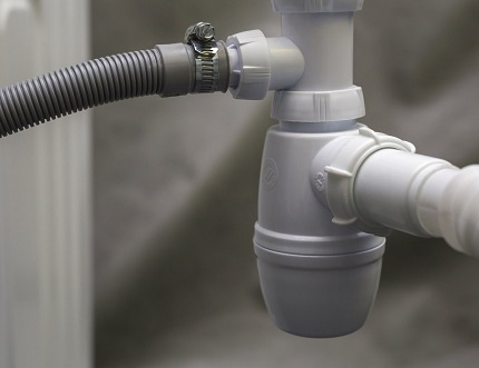 Water lock in the sewerage system