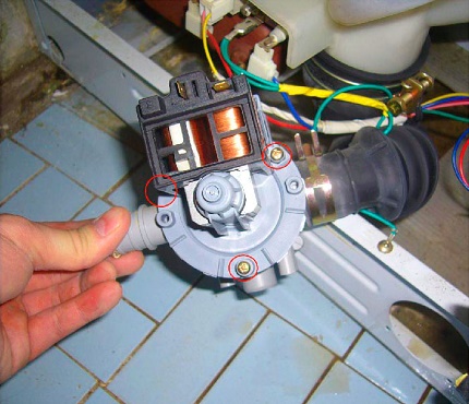 Vérification de la pompe de vidange