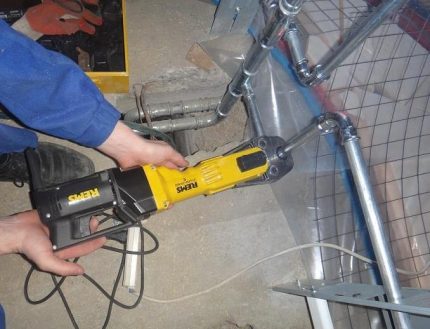 Installation de tuyaux en acier pour le chauffage Installation de tuyaux en acier pour le chauffage