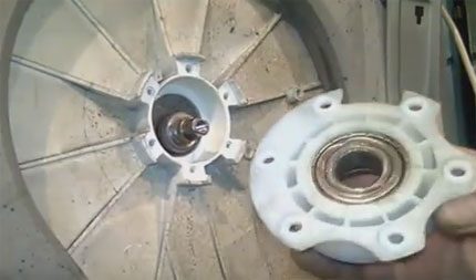 Hub with bearing Hub with bearing