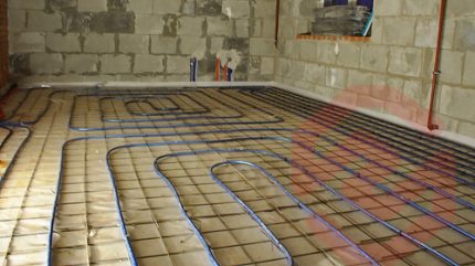 Plancher d'eau dans une maison privée