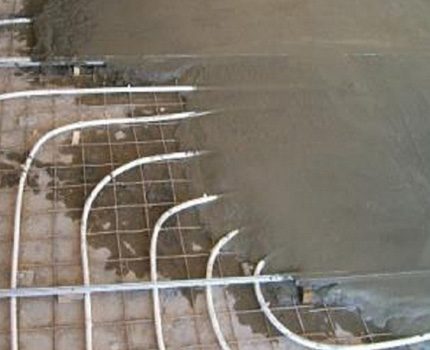 Terminer le chauffage au sol de l'eau de la chape