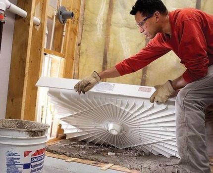 Lassen Sie während der Installation freien Zugang zum Siphon zur Wartung Siphon Installation