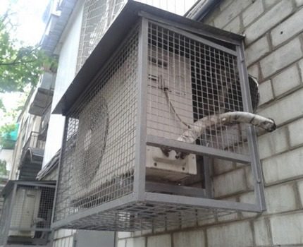 Un boîtier de protection aidera à éviter d'endommager l'unité extérieure par des vandales. Protection de l'unité intérieure