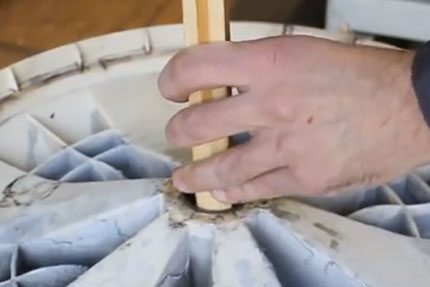 Pressing in new bearings Pressing in new bearings