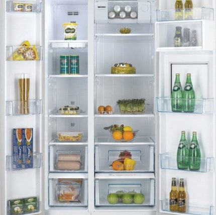 L'affichage à l'extérieur de la porte rend l'opération plus pratique. Modèle FRN-X22B5CW avec affichage extérieur