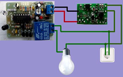 Schéma de raccordement d'un appareil sans contact à la lampe Le schéma de connexion du capteur au lustre
