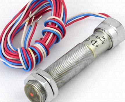 Marquage des dispositifs sans contact pour allumer / éteindre la lumière Marquage sur le corps de l'instrument