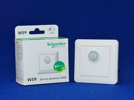The touch switch can be operated in several modes Motion and presence sensor