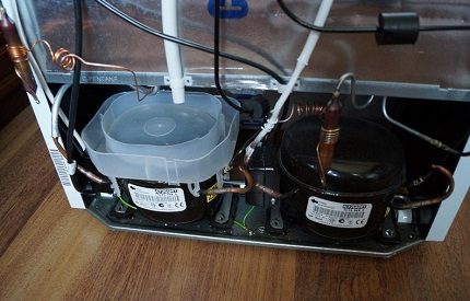 Atlas logo refrigerator for two compressors Two-compressor refrigerator