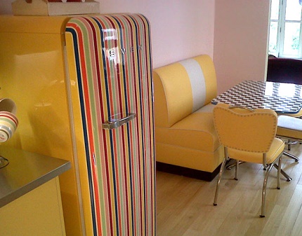 One-door model of the Italian retro refrigerator