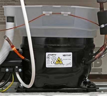 Compresseur de moteur de collecteur de réfrigérateur Sharp